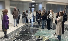 наши-студенти-се-срещнаха-с-д-р-ивелина-кючукова-директор-на-общинския-културен-