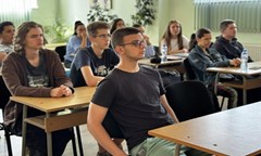 представители-на-нашия-университет-се-срещнаха-с-ученици-от-професионална-гимназ
