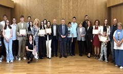 ректорът-награди-лауреатите-на-националния-конкурс-млад-икономист-2026-