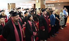 магистрите-от-катедра-публична-администрация-получиха-дипломите-си