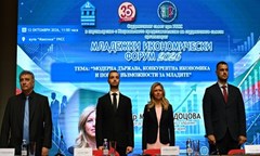 председателят-на-народното-събрание-д-р-михаела-доцова-изнесе-лекция-в-нашия-уни