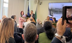 доц-д-р-таня-градинарова-бе-удостоена-със-специално-признание-на-центъра-за-обуч